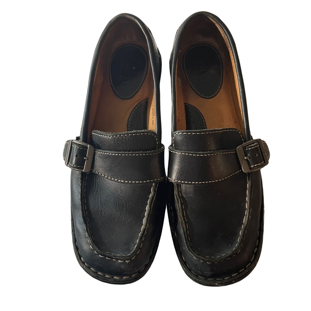 BORN Brown Leather Slip On Loafer Style Flats. Size 7